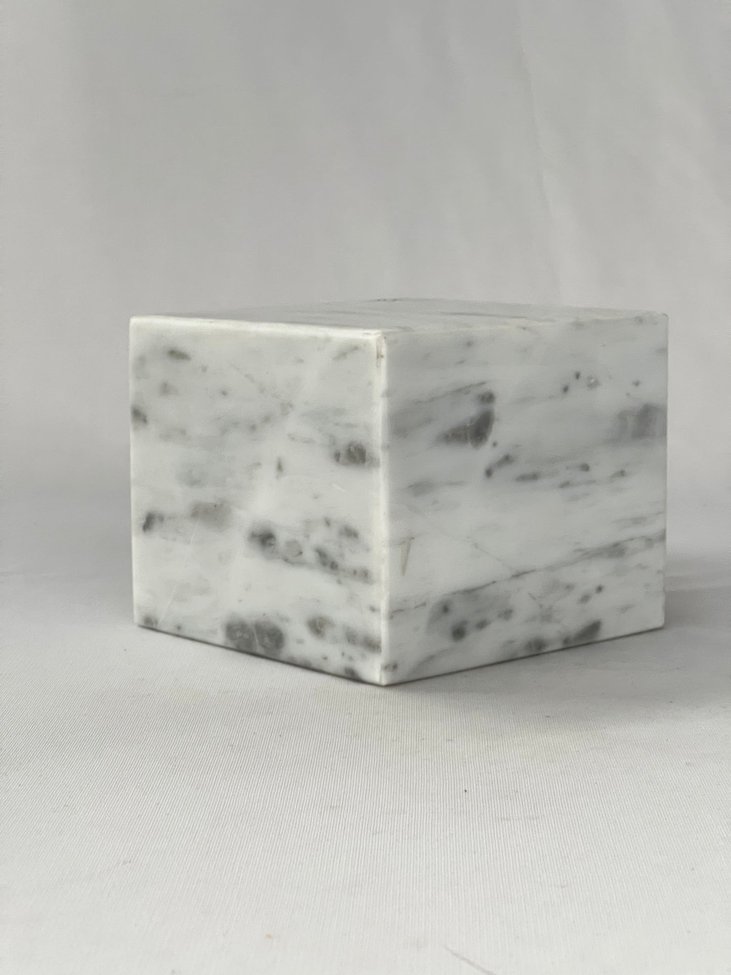 Elegant White Marble Cremation Urn, Small Keepsake Urn for Ashes, Handcrafted Memorial Urn for Pets or Loved Ones, Natural Stone Urn